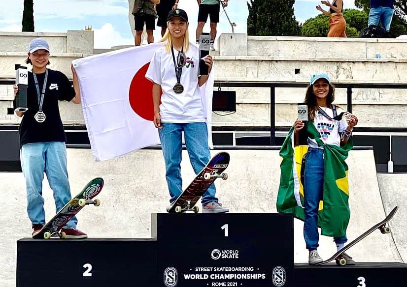 西矢椛のインスタグラム：「2nd place🥈 Thank you for the support everyone😊It was a good day💛  @aori_nishimura 🥇　congrats🎉 @rayssalealsk8 🥉　congrats🎉  @streetskateboardingrome   @murasakisports_official  @ridersfact_nanba  @protec  @elementjapan  @elementskateboards」