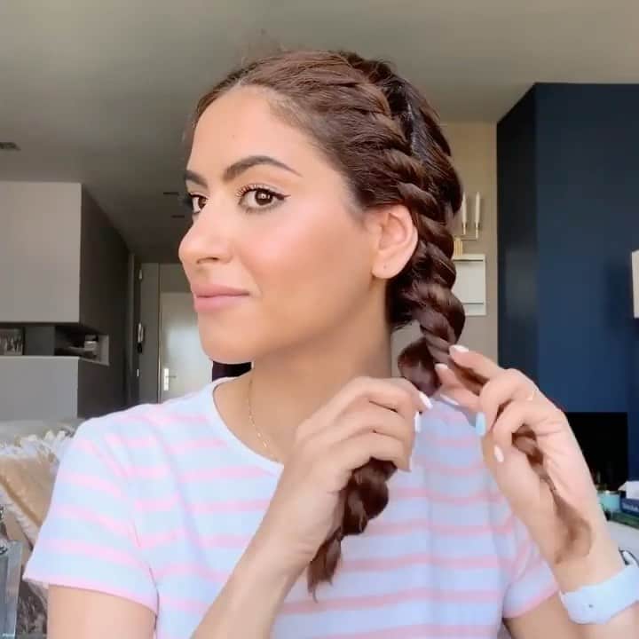 のインスタグラム：「Isn’t this the cutest hairstyle for the summer? Who’s gonna give it a go? If you do, tag me in your stories so I can see it and repost it on my stories as well😍」