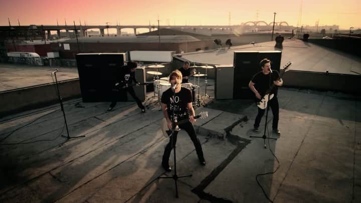 All Time Lowのインスタグラム：「#10YearsOfDirtyWork」