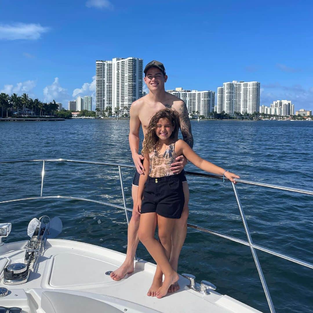 ハメス・ロドリゲスのインスタグラム：「😍🏝」