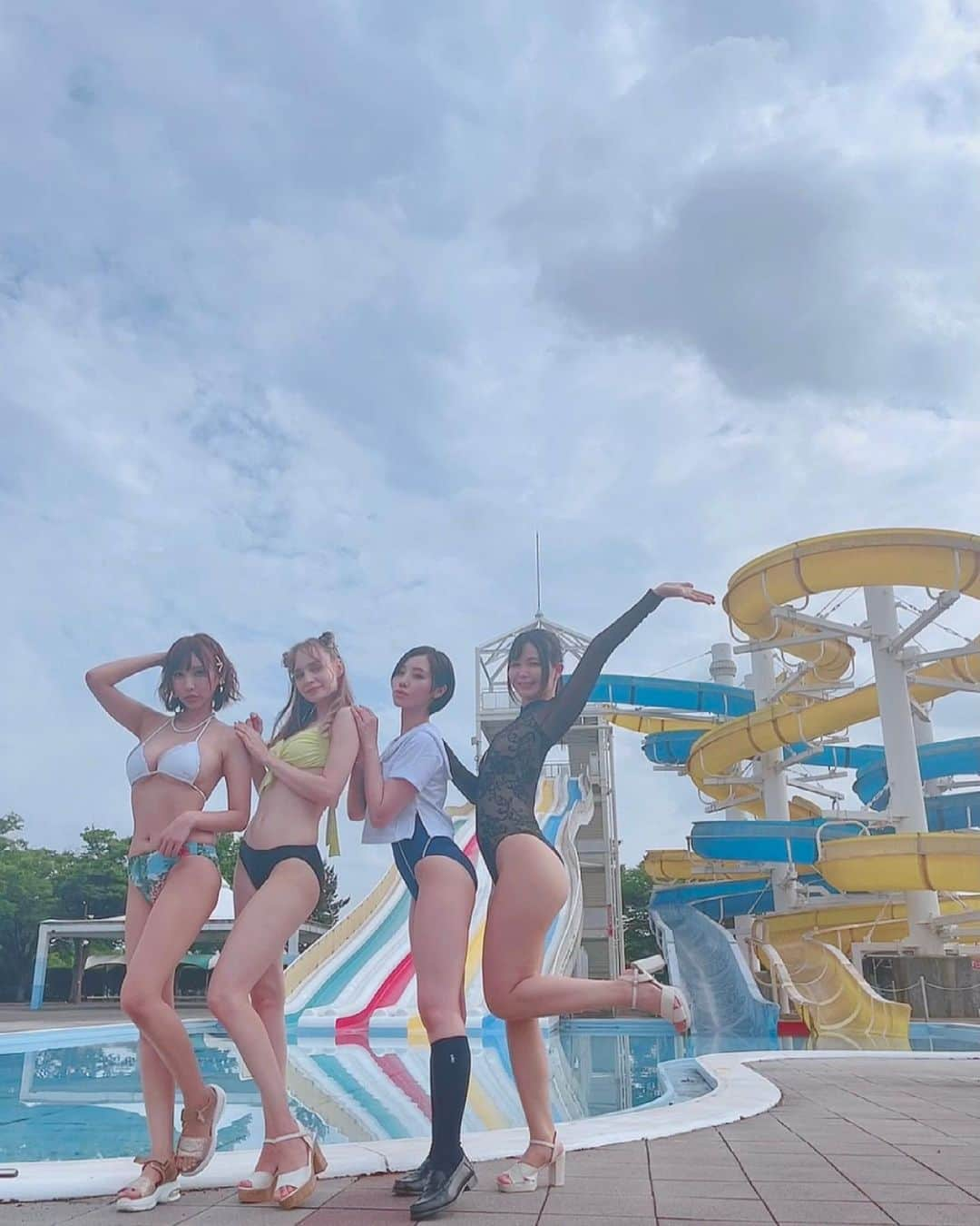 九条ねぎ あぴるさんのインスタグラム写真 - (九条ねぎ あぴるInstagram)「夏の思い出❤️  川越水上公園のプールで撮影しました！  プール遊びにいきたい〜てなった！今年はいけるかな？ ウォータースライダーは怖いけど大好き！  #グラビア　#モデル　#川越水上公園 #プール　#水着　#pool #リアライズ　#japanesegirl」6月7日 16時18分 - negi_kujyo