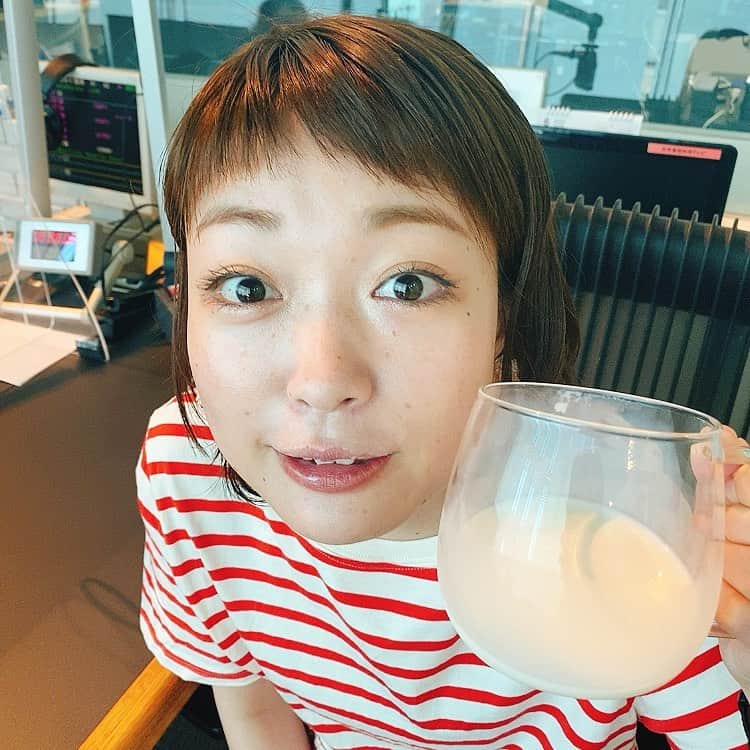 小雪さんのインスタグラム写真 - (小雪Instagram)「🐮🐮🐮 #牛乳ヒゲチャレンジ  ラジオで紹介しましたが、私もやってみました🥛 👉スライドしてみてください！ どうかなぁ？笑 チャレンジすることが 楽しかったです😆😆  今日もDIG聴いて頂きありがとうございました🔥 #fmfukuoka」6月7日 16時35分 - koyuki2