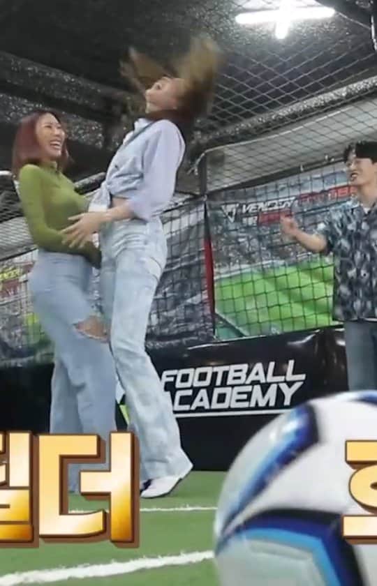 のインスタグラム：「업로드 용량이 15분으로 제한되어 부득이하게 현이의 분량을 조금(?) 편집한 점 심심한 사과의 말을 @lee.hyunyi 에게 전하며🤣.. 정규방송으로 편성 된 ⚽️골때리는그녀들⚽️ 많은 관심 부탁드립니다🤗」