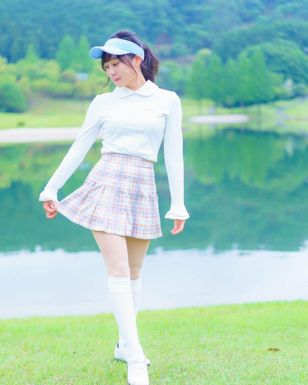 J.JANE JAPANさんのインスタグラム写真 - (J.JANE JAPANInstagram)「. 紫外線や日焼けが気になる方には 薄手のロングシャツがおすすめ♡ . Tops Ruffle round T-shirt（White） ¥25,000 . Bottoms Check skirt（Beige） ¥28,000 . . #golf#골프 #ゴルフ#golfwear #j_jane #j_jane_golf #スポーツ#golfswing #ドライバー#アイアン#golf#fashion#韓国ファッション#ゴルフ好き#golfing#golfer #ゴルフウエア #ゴルフスイング#ゴルフ女子#ゴルフ男子#トレーニング#ゴルフ部#ゴルフ部」6月7日 17時05分 - j.jane_japan