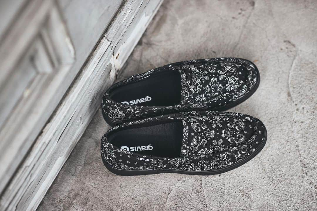 GRAVIS Japanのインスタグラム：「2021SPRING/SUMMER “Casual Hybrid”  Shoe name:ZIMMER  Color:Black Paisley #gravis #sneakers」