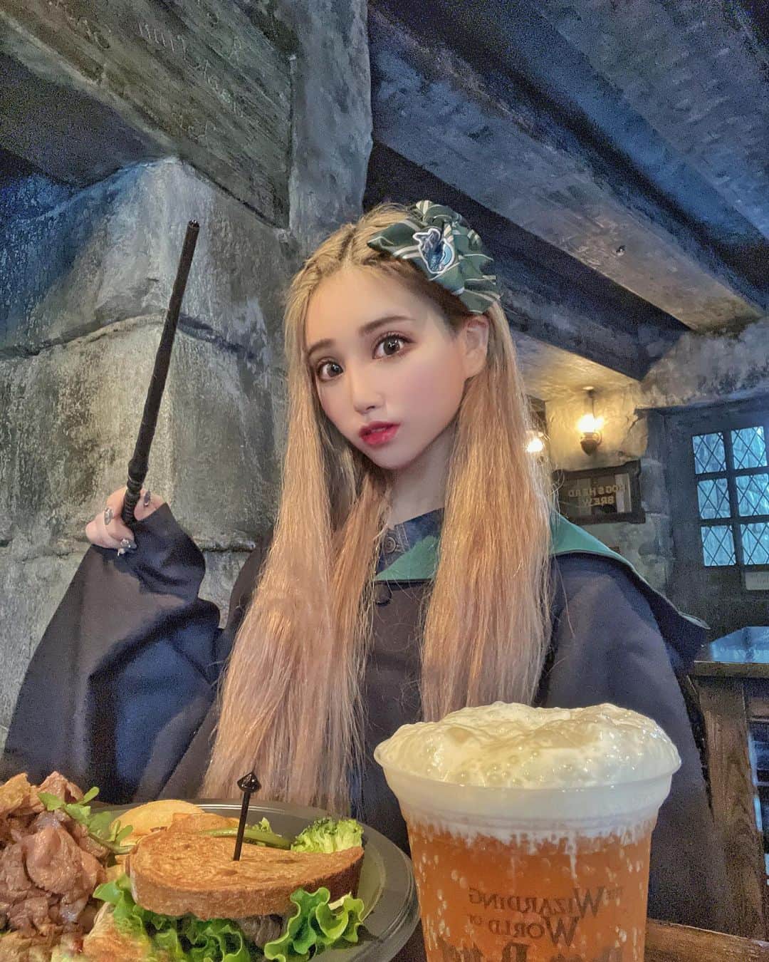 侑季美怜のインスタグラム：「大変長らくお待たせ致しました！！  本日21時よりニャーロ再開します😳✨  長期休暇を頂いて実家と大阪へ旅行に行ってきました🙏❣️ いい休日を過ごすことができました💞  また今日から頑張っていきます💪  本日も心からお待ちしています🎉」