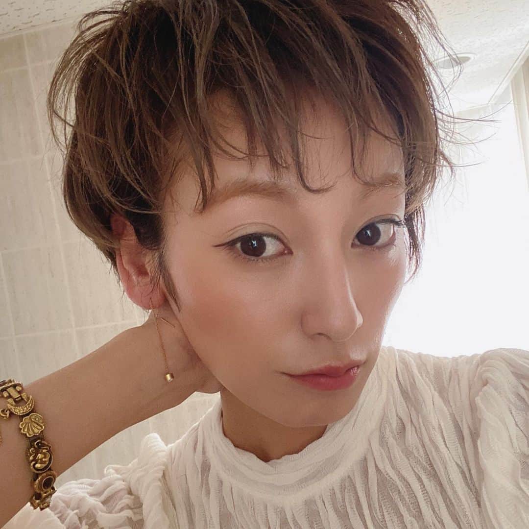 西山茉希さんのインスタグラム写真 - (西山茉希Instagram)「コテる。  #ショートdeアソブ #また伸ばす #髪アソビライフ」6月7日 14時05分 - maki.nshiyama50