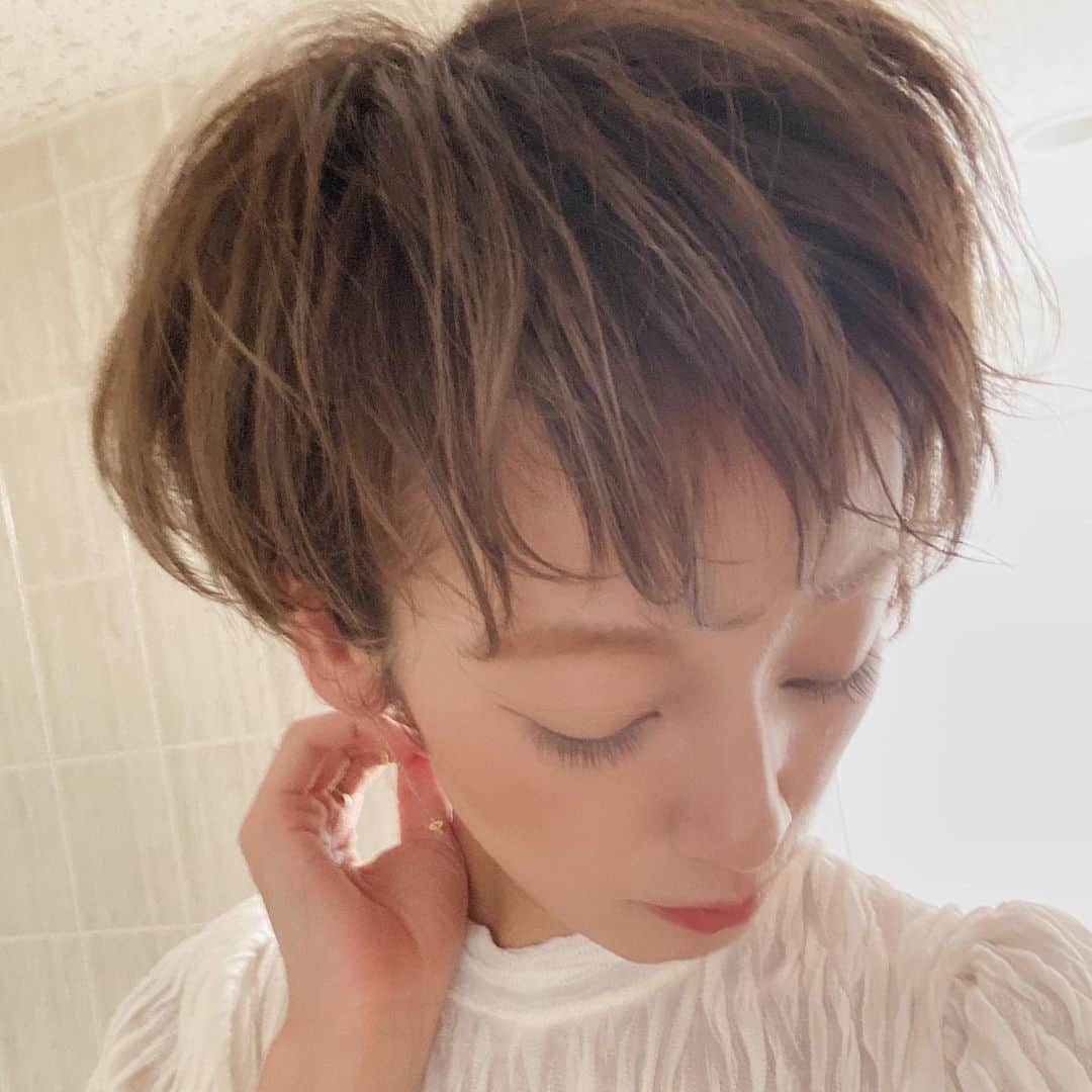 西山茉希さんのインスタグラム写真 - (西山茉希Instagram)「コテる。  #ショートdeアソブ #また伸ばす #髪アソビライフ」6月7日 14時05分 - maki.nshiyama50