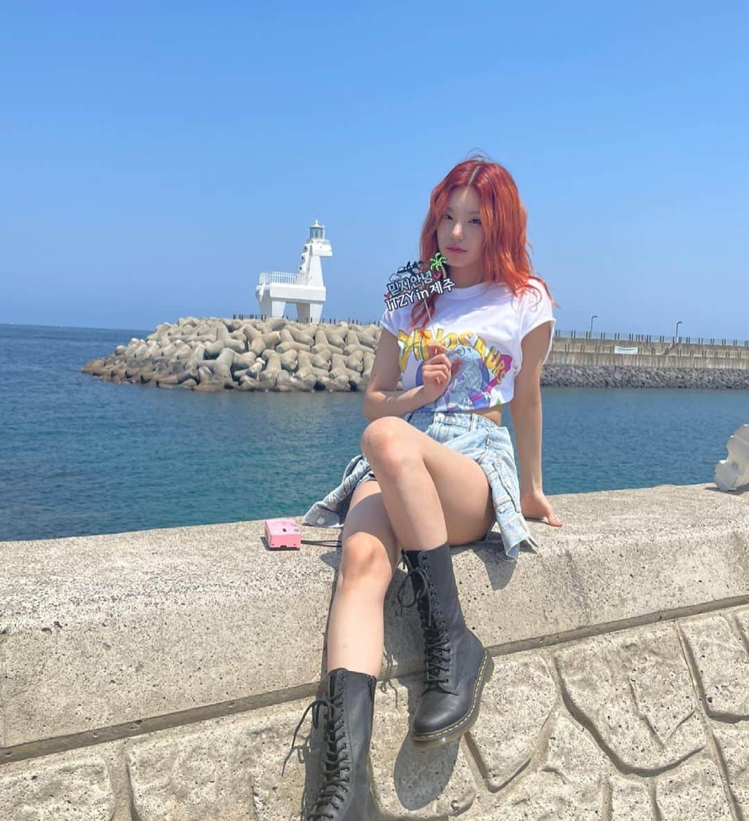 ITZYさんのインスタグラム写真 - (ITZYInstagram)「오랜만에 바다🌊」6月7日 14時20分 - itzy.all.in.us