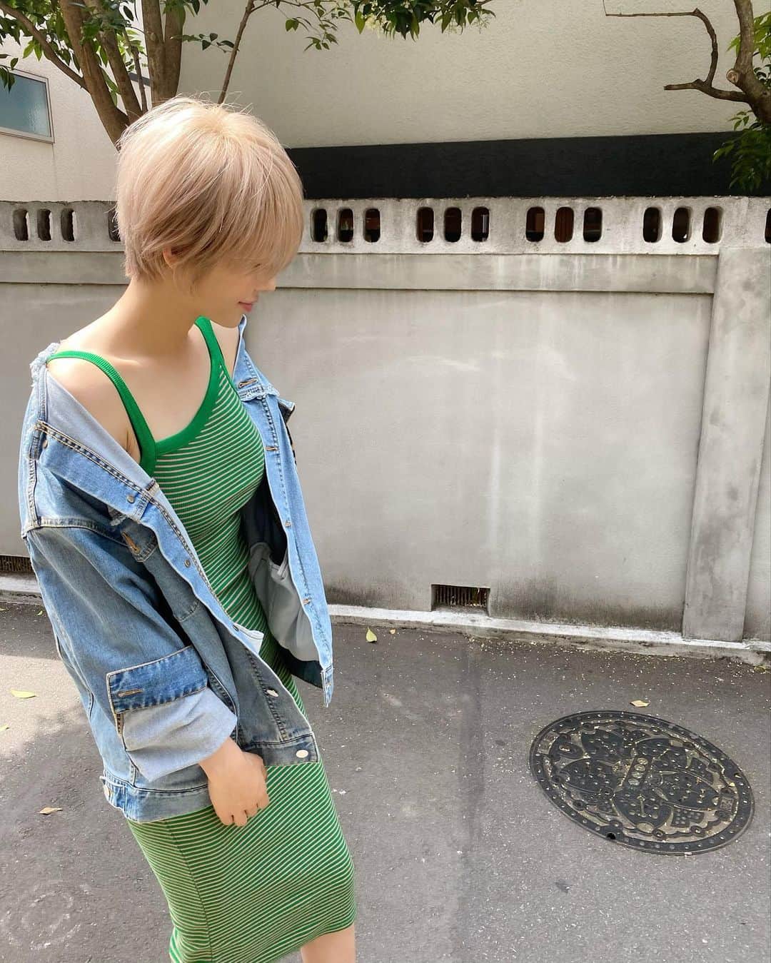 &mのインスタグラム：「おん、カラー💚  #ハイトーン #ハンサムショート  #ママファッション #ママコーデ #ootd #mamalife」