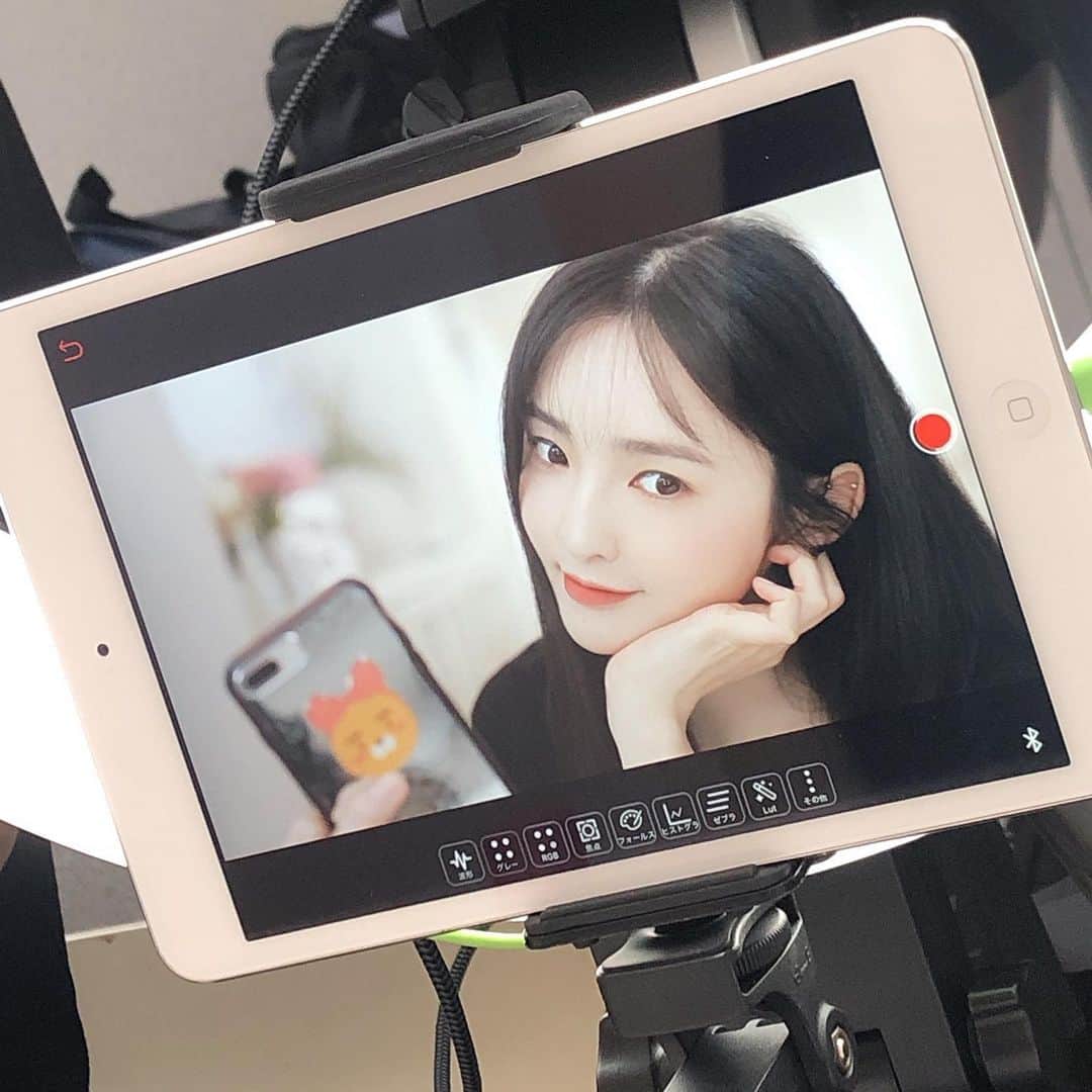 のインスタグラム：「撮影順調デイ🙋🏻‍♀️❤️ #촬영중」