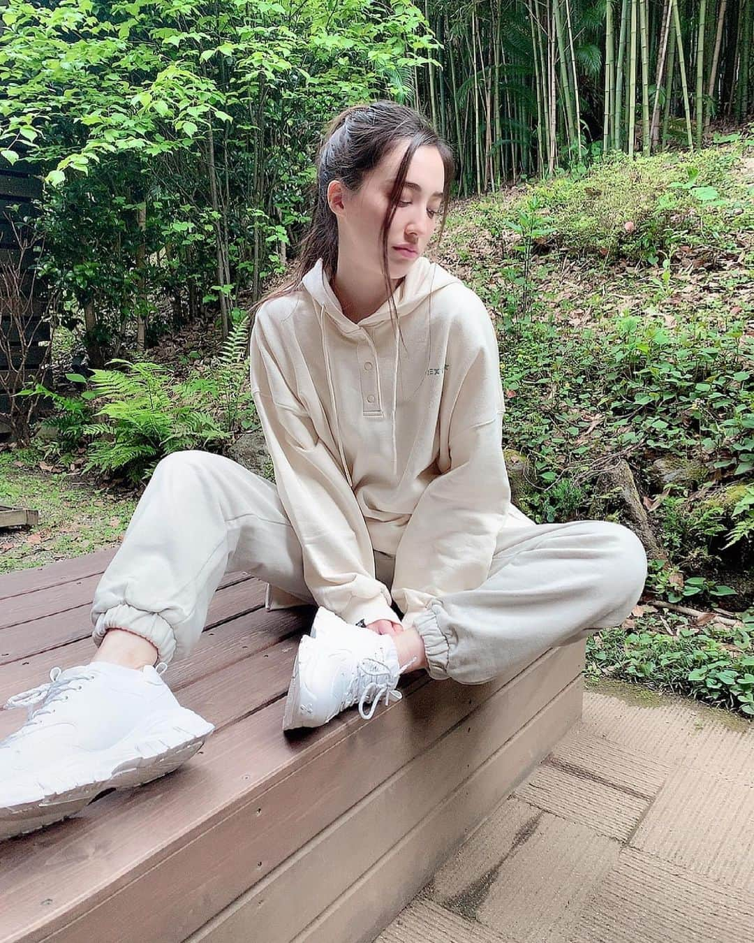 眞木美咲パメラさんのインスタグラム写真 - (眞木美咲パメラInstagram)「🥳  インスタサボってモンハンやってました⚔ ＨＲ100行って嬉しい限 いまはバルファルク装備集めてます🐉 投稿疎かになってたら狩り頑張ってるんだなぁと思っといてください🕺  ちょっと前の写真だけど この日は全身 @xexymix 服はもちろん大活躍してるんだけどスニーカーめっちゃ履きやすくて毎日これ👟  黒も買お👊🏻  #xexymix 着て #温泉 で #モンハン #至福」6月7日 14時53分 - pamypamypamy