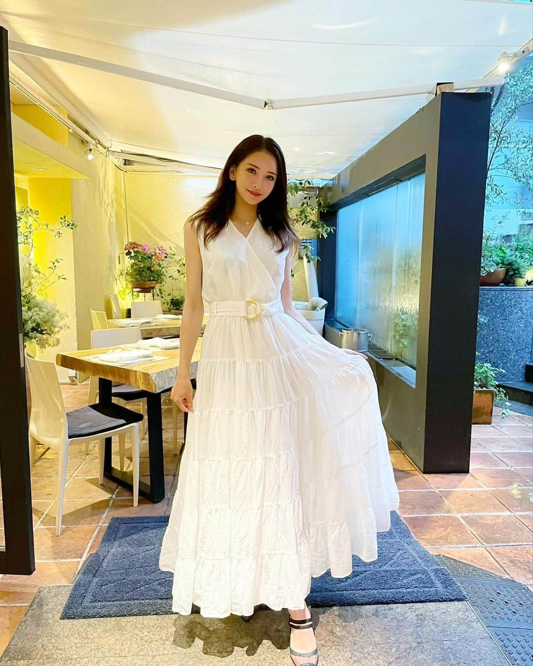 伊東亜梨沙さんのインスタグラム写真 - (伊東亜梨沙Instagram)「dinner  coordinate👗💗 このワンピース本当女性らしさが ぎゅっと詰まってて可愛すぎる🥺  @efla_official  . フレア感も細部の作りも 本当可愛い♡  @okarie1023 ちゃんらしい女神のようなお洋服👼 . . #efla # coordinate #ootd #167cmコーデ #appia #アッピア」7月6日 19時12分 - arisa__917m