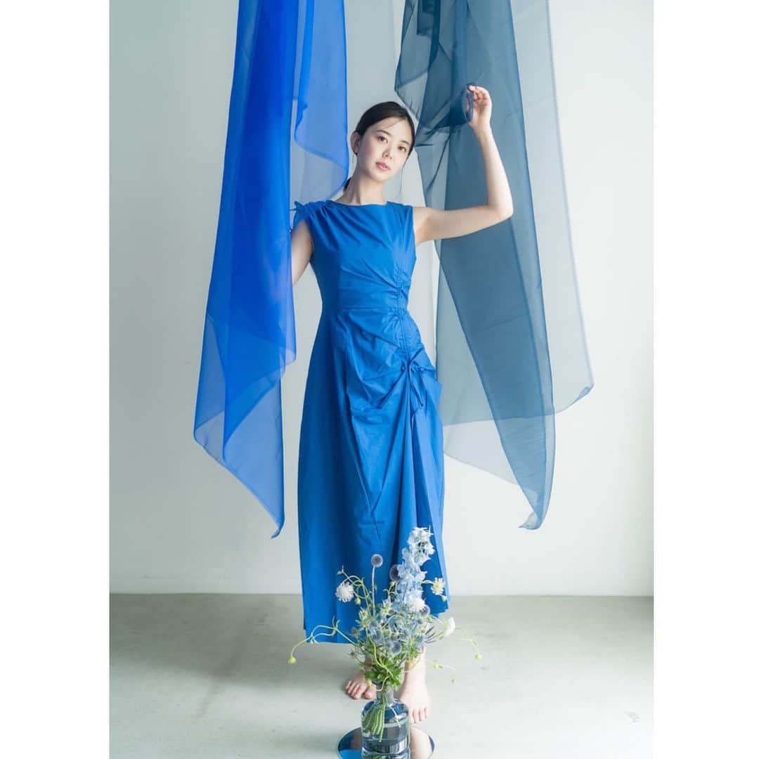 のインスタグラム：「･ 📷 ･  #photo#photography#📷 #作品撮り#青#花#flower#blue #beauty#beautymodel#make#makeup」