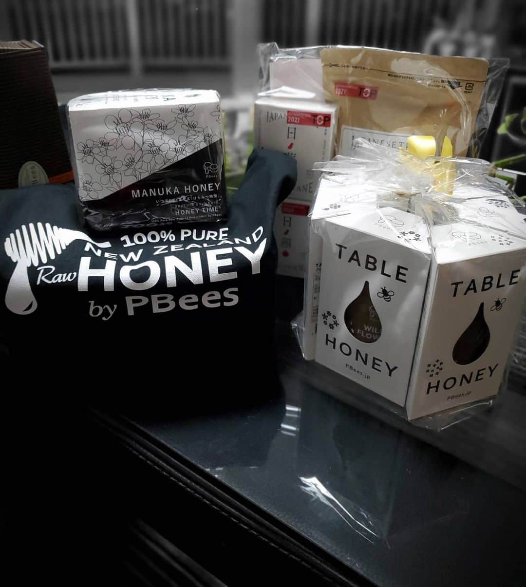 アイラ・ブラウンのインスタグラム：「Health is wealth! If you don't know, now you know! Super excited to try these amazing products from @pbees_honey ! Blessings continue to pore in! #manukahoney #bestintheworld🌎 #health #wealth #pbees #japan #athlete #osaka #japan #tokyo #selfinvestment #honey」