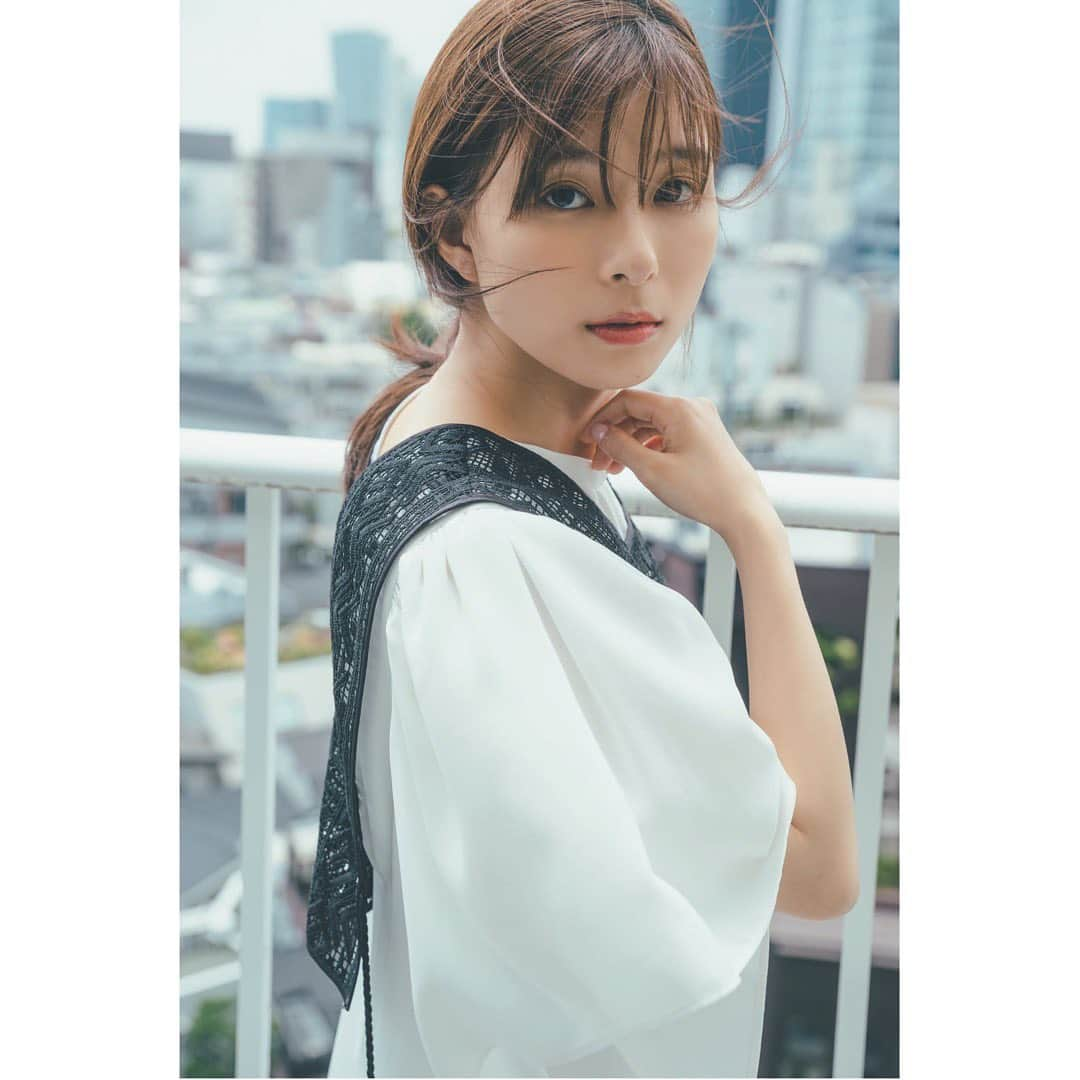 芳根京子さんのインスタグラム写真 - (芳根京子Instagram)「本日発売の「FLASH」 表紙をやらせていただいてます。 たくさん素敵なお写真撮っていただきました。 アザーカットを少し。 よろしくお願いします☺︎  Photo. 東 京祐  #FLASH #Arcアーク #公開中」7月6日 13時43分 - yoshinekyoko