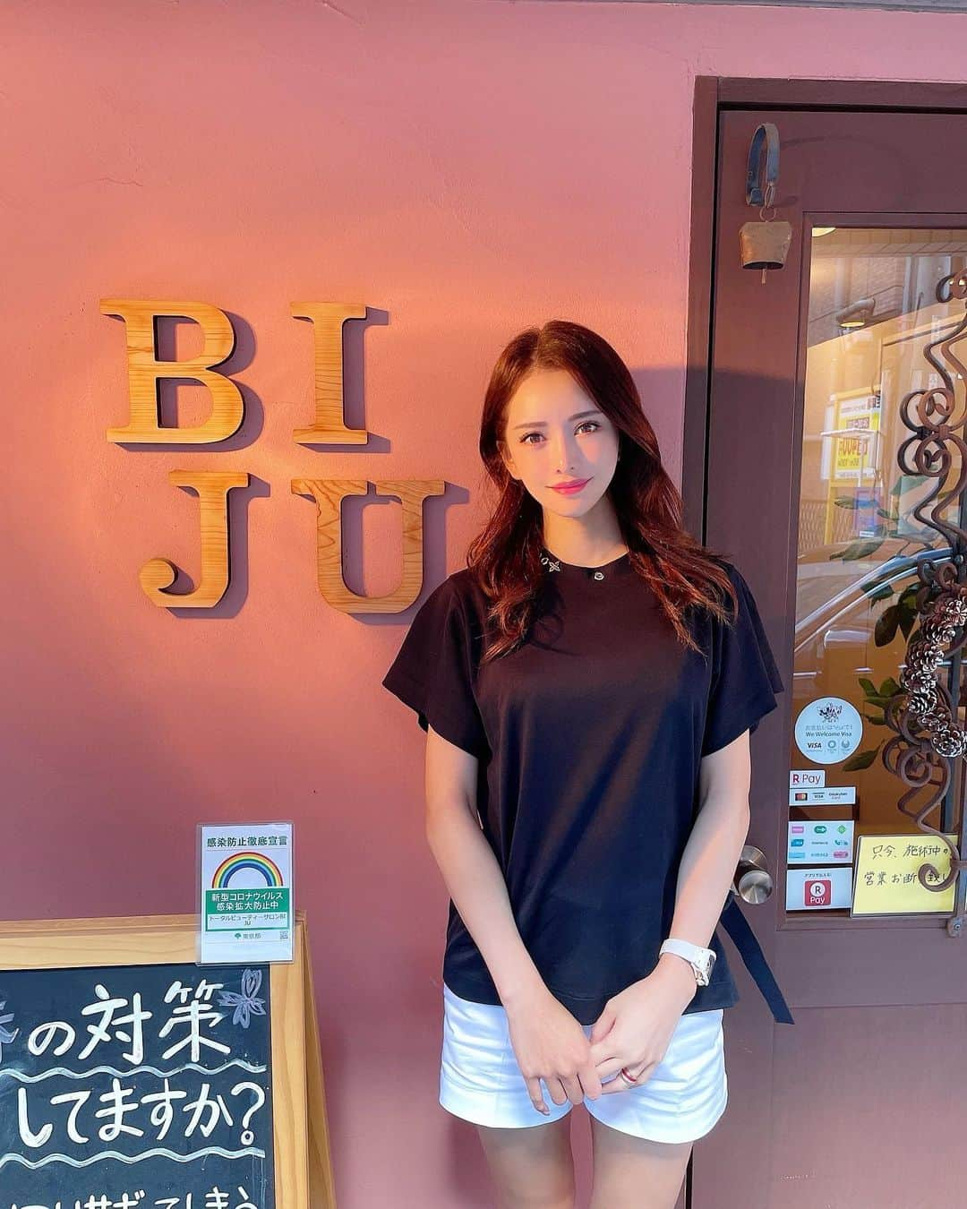 伊東亜梨沙さんのインスタグラム写真 - (伊東亜梨沙Instagram)「@biju_tokyo で久しぶりの オーダーメイドスリミング💆‍♀️ 最近骨格矯正ばかりだったので 4ヶ月ぶりとかかな？ . 最近脹脛が痛くて痛くて😭 毎日着圧タイツ履いてるから 浮腫はないはずだけど ゴルフとかの疲れが脹脛に こんもり溜まってた😭⚡️ スッキリ流してもらって脚もほっそり♡ . . #biju #新宿biju」7月6日 13時52分 - arisa__917m