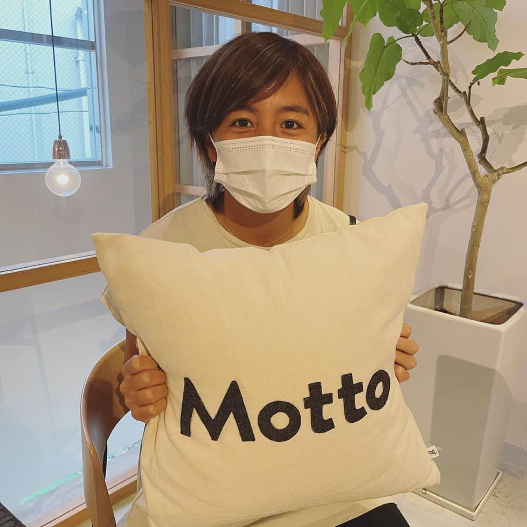 岩渕真奈さんのインスタグラム写真 - (岩渕真奈Instagram)「😚🤍 ⁡ 表参道にあるMottoさんで 脱毛、フェイシャルエステをしていただきました🤍 ⁡ 駅からも近いし、お店の雰囲気も可愛くて とってもリラックスした時間を過ごせました☺️🙌🏼 ⁡ ありがとうございましたー！！！ ⁡ #Motto #目指せ美女」7月6日 13時56分 - iwabuchi.m_jp