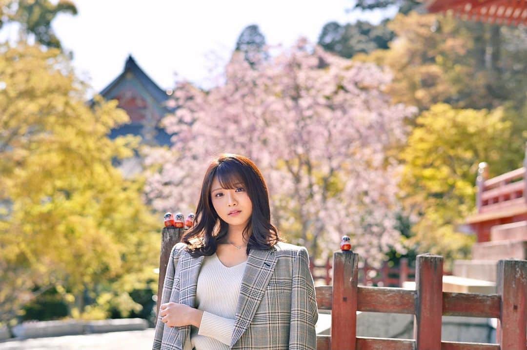 山本ゆうかのインスタグラム：「インスタ2枚載せると時々画質が落ちるの何でやろか🦭」
