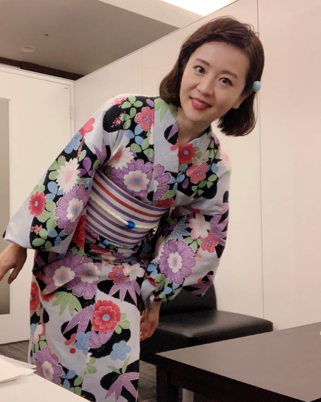 大橋未歩さんのインスタグラム写真 - (大橋未歩Instagram)「自分史上最強にブリブリの仕上げにしていただきました。  42歳加工あり。  17時から 5時に夢中、宜しければご覧ください😂  #着物レンタルあき　渋谷本店 #帯も帯締めも素敵 #写真が反転してるけど浴衣ちゃんと着てるよ 😉 #浴衣 #浴衣ヘア」7月6日 15時49分 - o_solemiho815