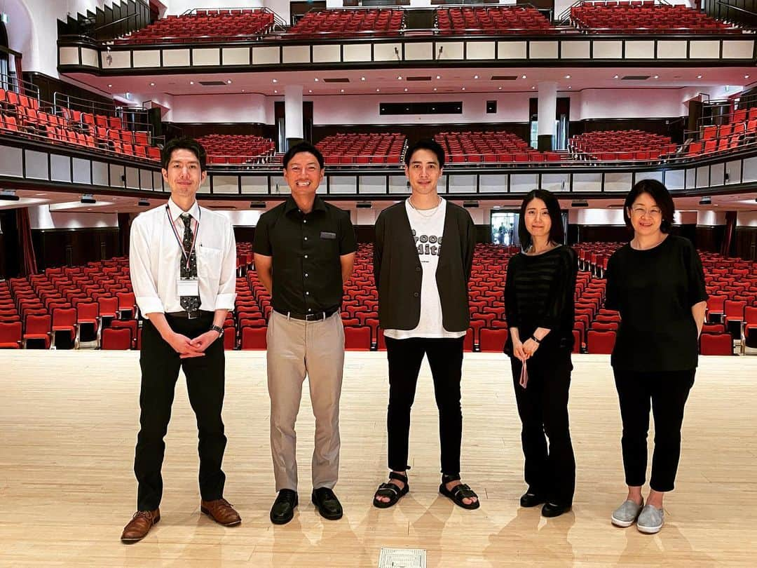 瀧川鯉斗さんのインスタグラム写真 - (瀧川鯉斗Instagram)「中京大学附属中京高等学校さんの 芸術鑑賞会にて！ 1人で140分🗣🗣🗣🗣🗣 学校の先生達と📸 生徒さんも真剣に聞いてくださり 嬉しい限りです！！！」7月6日 16時08分 - koitotakigawa