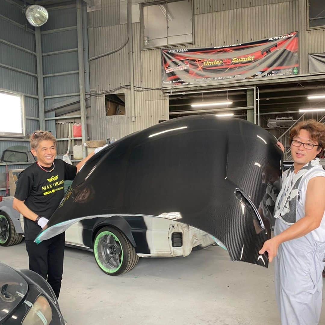 織戸学のインスタグラム：「GR Supra dry carbon bonnet  めちゃくちゃ軽く この大きさで6kg  楽しみです。  #maxorido  @autogarage_hky  @smvista601」