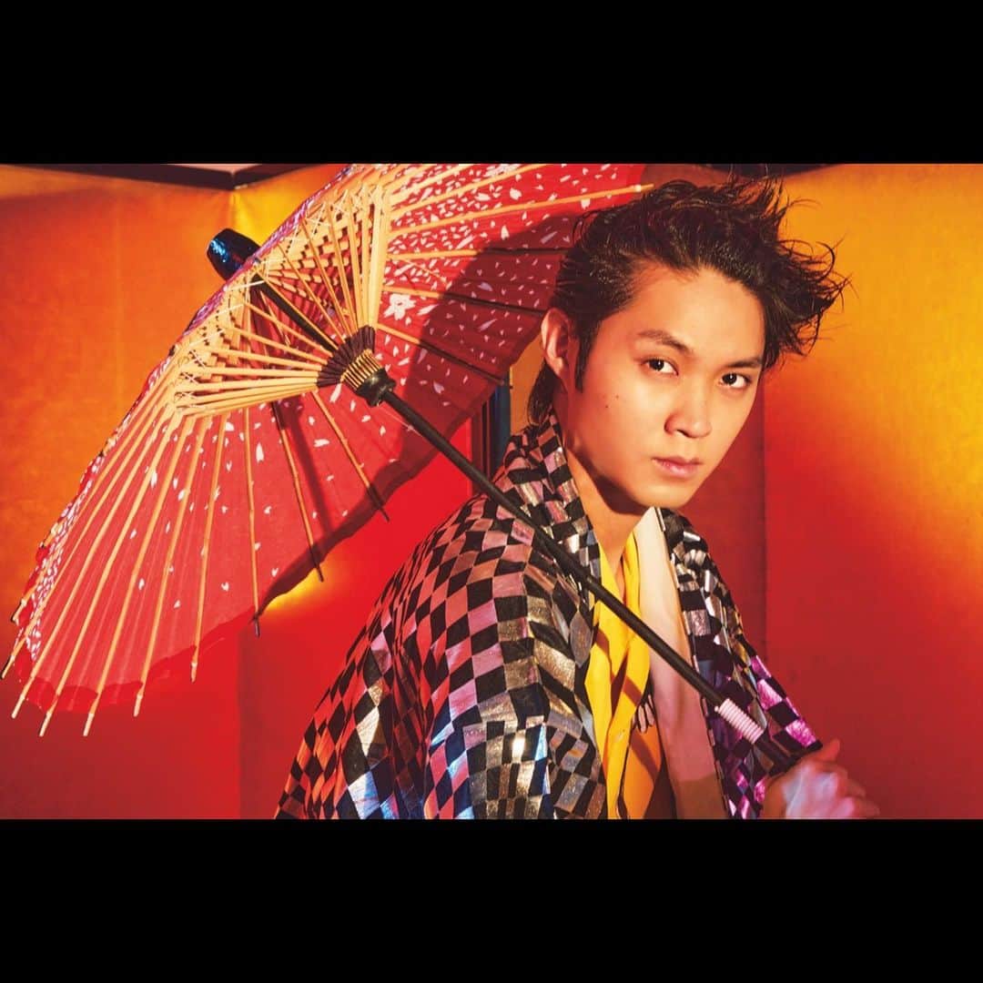 磯村勇斗のインスタグラム：「.  「TVガイドdan vol.37」  発売中  photo by #LeslieKee  #TVガイドdan」
