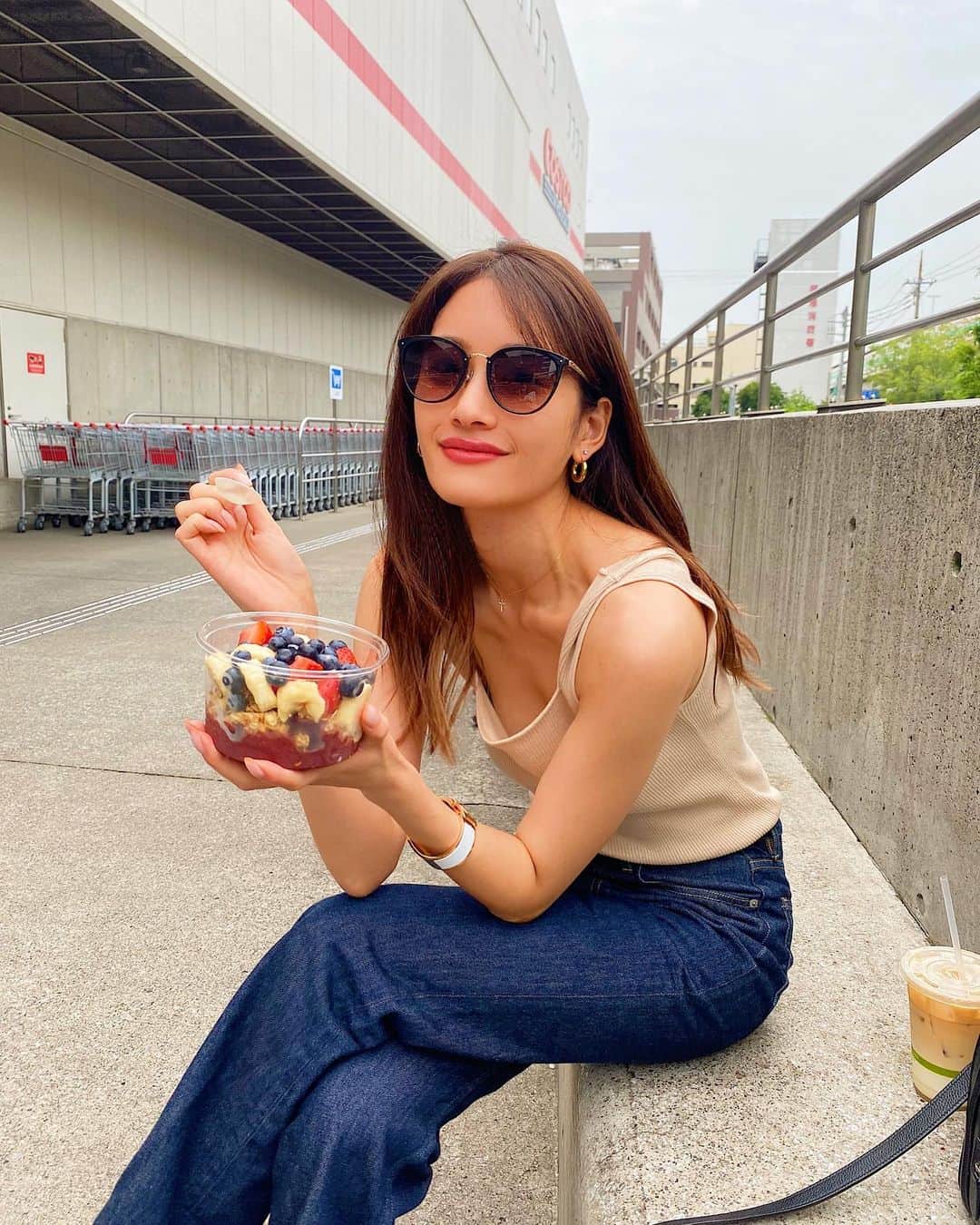 のインスタグラム：「.  𝐆𝐨𝐭 𝐬𝐨 𝐦𝐚𝐧𝐲 𝐟𝐫𝐮𝐢𝐭𝐬!🫐🥝🍒🍋🥥 珍しいライチも箱買い♡ しばらくフルーツ🥭な毎日になりそう〜 #costoco#happy#fun#fruitsbasket#happylife#costocojapan#acaibowl#healthy#ootd#fashionstyle」
