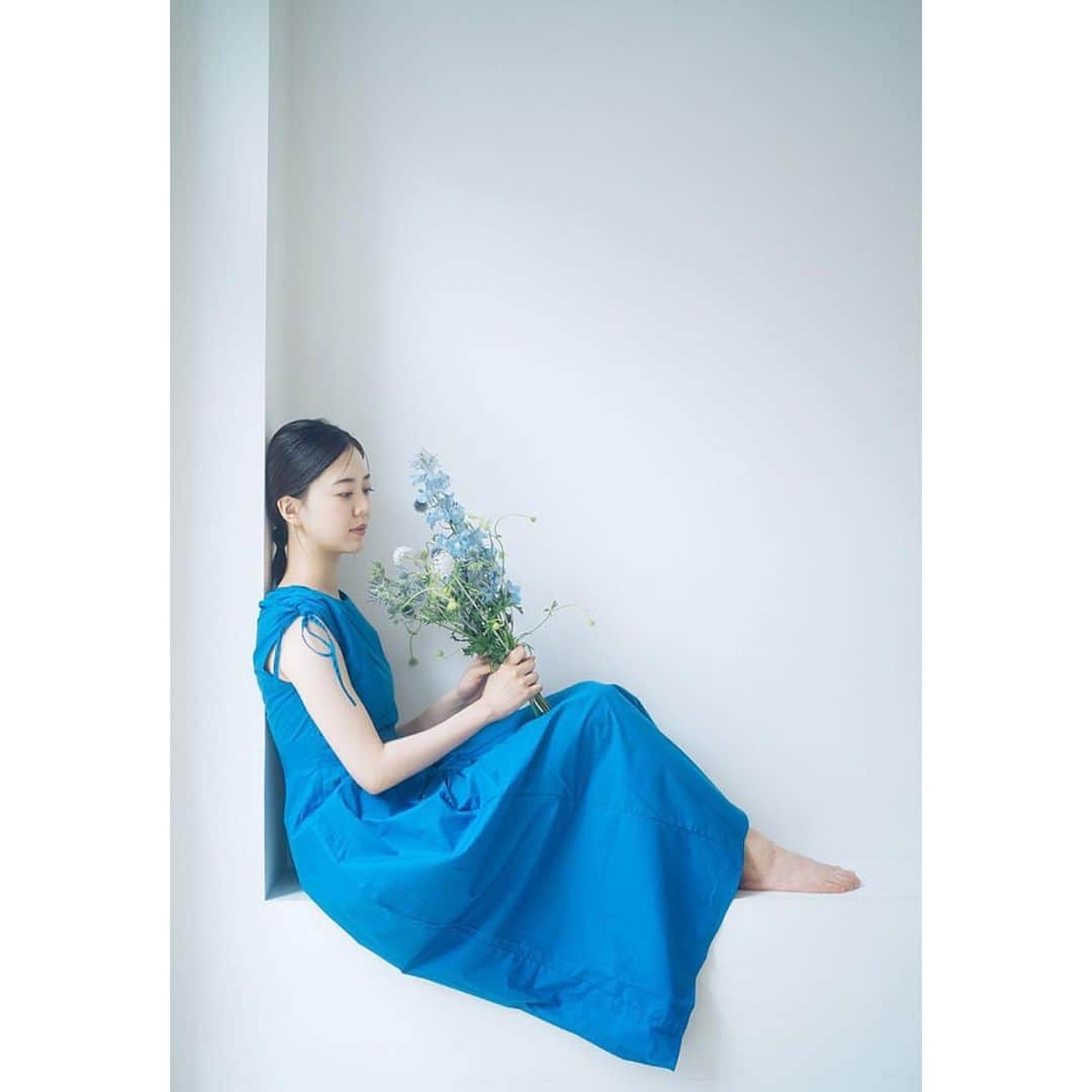 杉本美友さんのインスタグラム写真 - (杉本美友Instagram)「･ 素敵な写真撮ってもらいました📷❁✿✾  ヘアメイクも私好み。 ･ ありがとうございました☺︎︎ ･ #photo#photography#📷#葵#蒼 #作品撮り#青#花#flower#blue #beauty#beautymodel#make#makeup」7月6日 18時53分 - miyugram0703