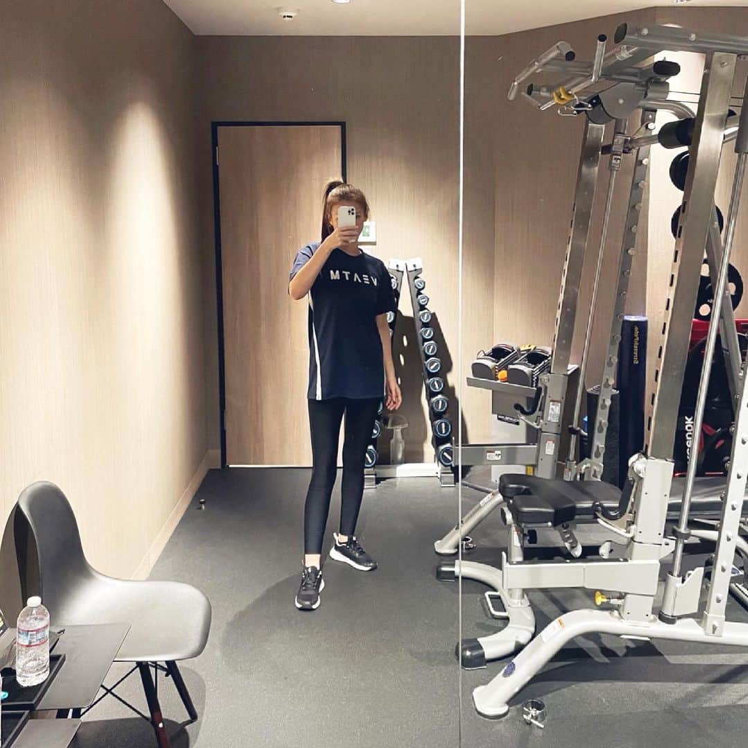 長谷川唯のインスタグラム：「・ ・ 数ヶ月ぶりのtraining🔥身体全てを使い果たしたくらいw綺麗なラインを目指すには @nosuke__0118 さんの指導がなきゃムリです🗣今後も指導よろしくお願いします✨✨  ・ ・ #training #trainingday #gym #パーソナルトレーニング #ジム女子 #bodymake #ボディーメイク #tokyo #today #me #ダイエット女子」
