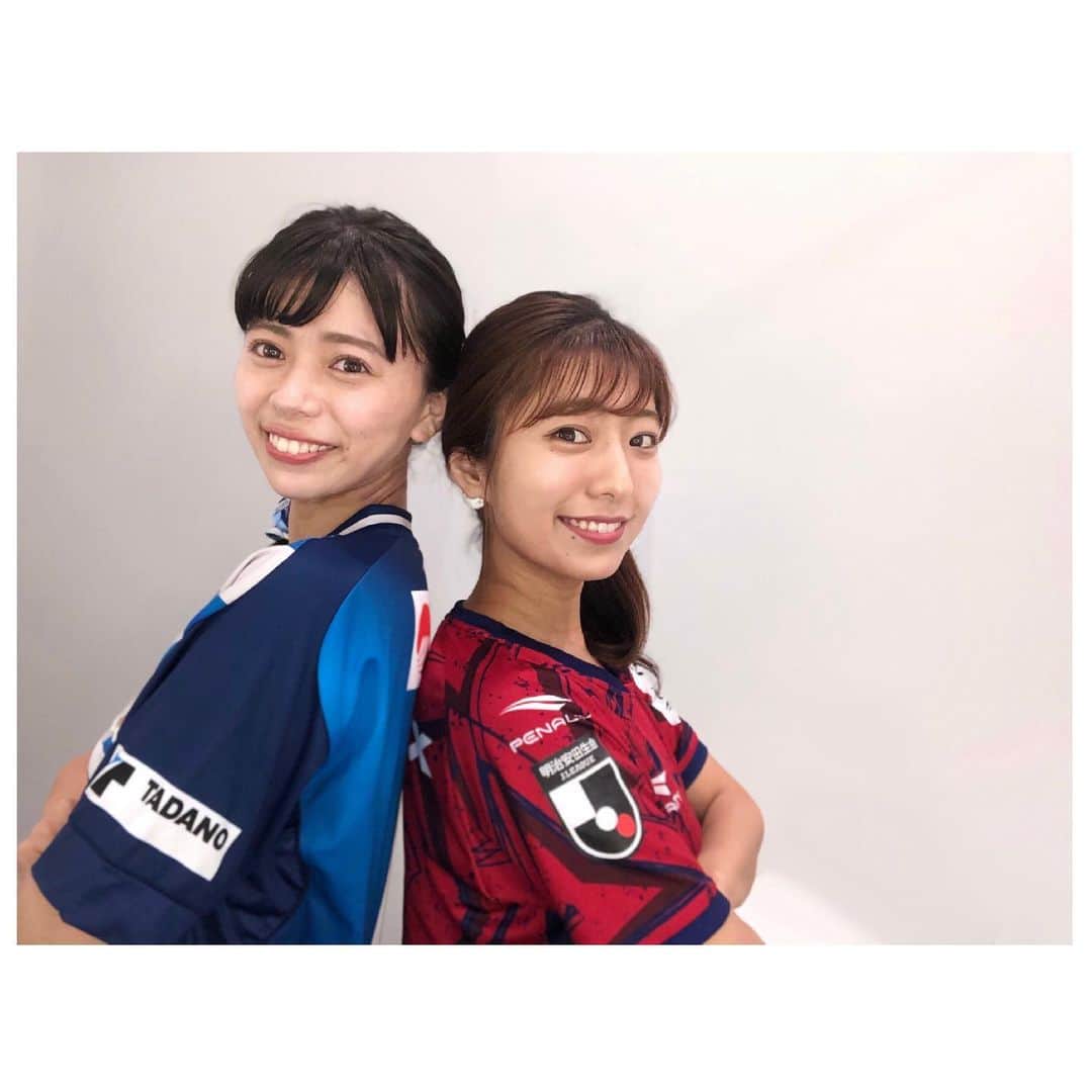 のインスタグラム：「⚽️ . いつもと何かが違う、、、😳！ あすファジアーノは ホームで甲府と対戦ですね🔥 . 勝利、期待しています✨✨ . ウインクしたら瀧川ちゃんが すごい笑ってくれたっていうパラパラ画像🤣 . #j2 #ファジアーノ岡山  #j3 #カマタマーレ讃岐 #ユニ #交換してみた #アナウンサー」