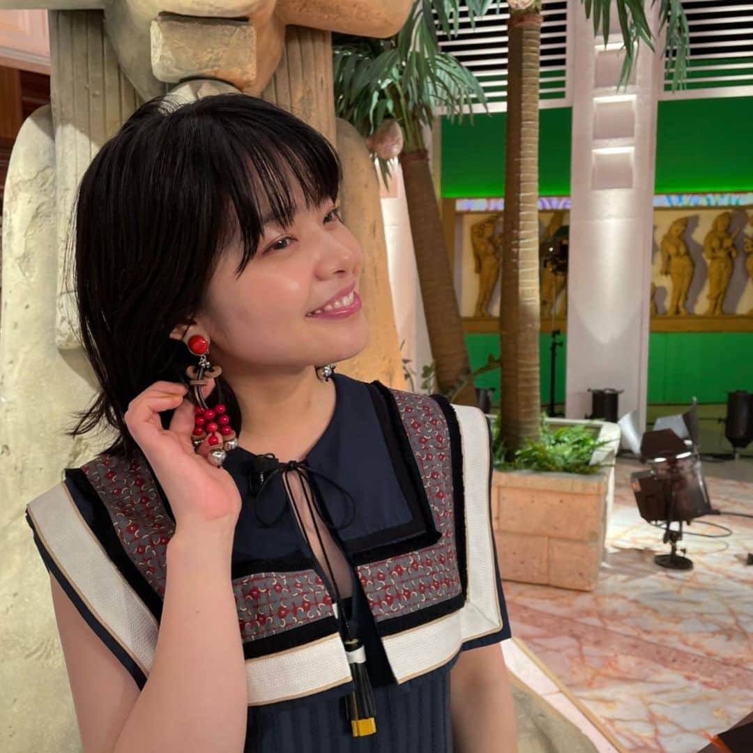 岸井ゆきののインスタグラム：「明日のよる9時から放送の『世界・ふしぎ発見!』に出演します☺️☺️☺️ 新潟・越後の魅力がたくさん詰まった回でした！とってもおもしろかったです！ 雪国ならではの建築や絶景、名匠による見事な彫刻、長岡のからくり酒器、、盛りだくさんでした！ ぜひご覧ください☺️☺️☺️🧡」