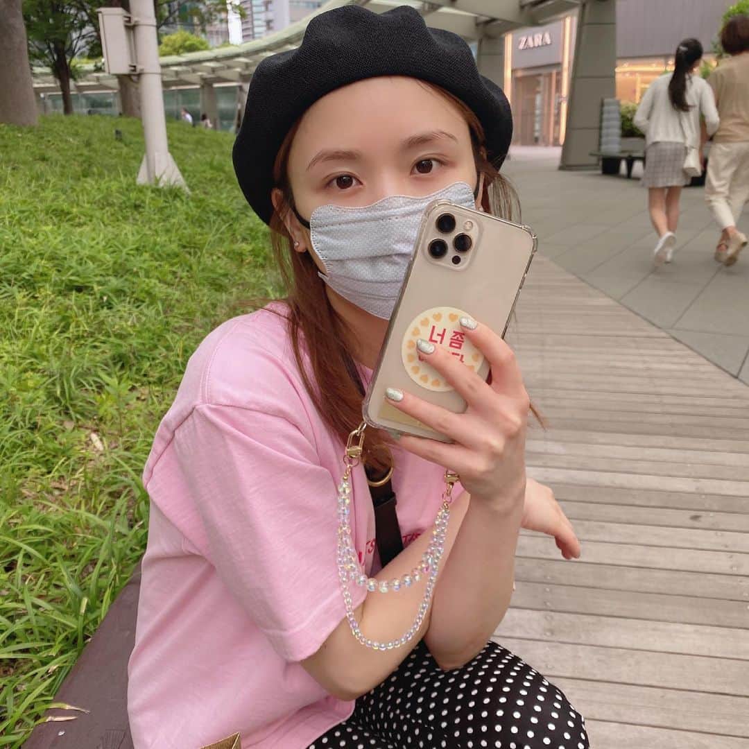 ひよんのインスタグラム：「🎞💓  この前映画行くって言ってたときの☺️ 見たのはMr.ノーバディだよ❣️ 思ったよりも過激？な感じで びっくりしたけど面白かった😂！ 久しぶりの映画でチュロスも食べて幸せだったよ🥰笑  @9unq.official のiPhoneチェーン本当に便利💓  #ひよん」