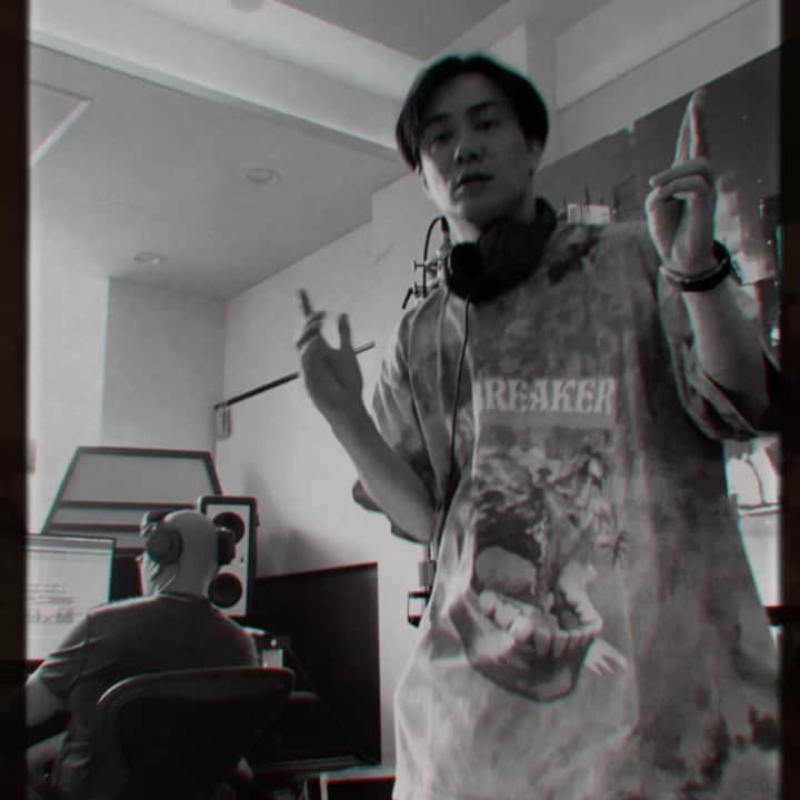 鈴木達央のインスタグラム：「recording…？  #oldcodex」