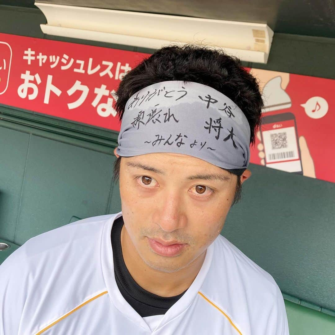 阪神タイガースさんのインスタグラム写真 - (阪神タイガースInstagram)「今日から広島での3連戦！ チームメイトから中谷選手へのメッセージをバンダナに込めて練習する坂本選手の姿が✨ #坂本誠志郎 選手 #ありがとう！　#頑張れ！ #中谷将大 選手へ届け✨ たくさん頂いた皆さんからのコメントも届け✨ #チームメイト #バンダナ #阪神タイガース #挑超頂」7月2日 16時13分 - hanshintigers_official