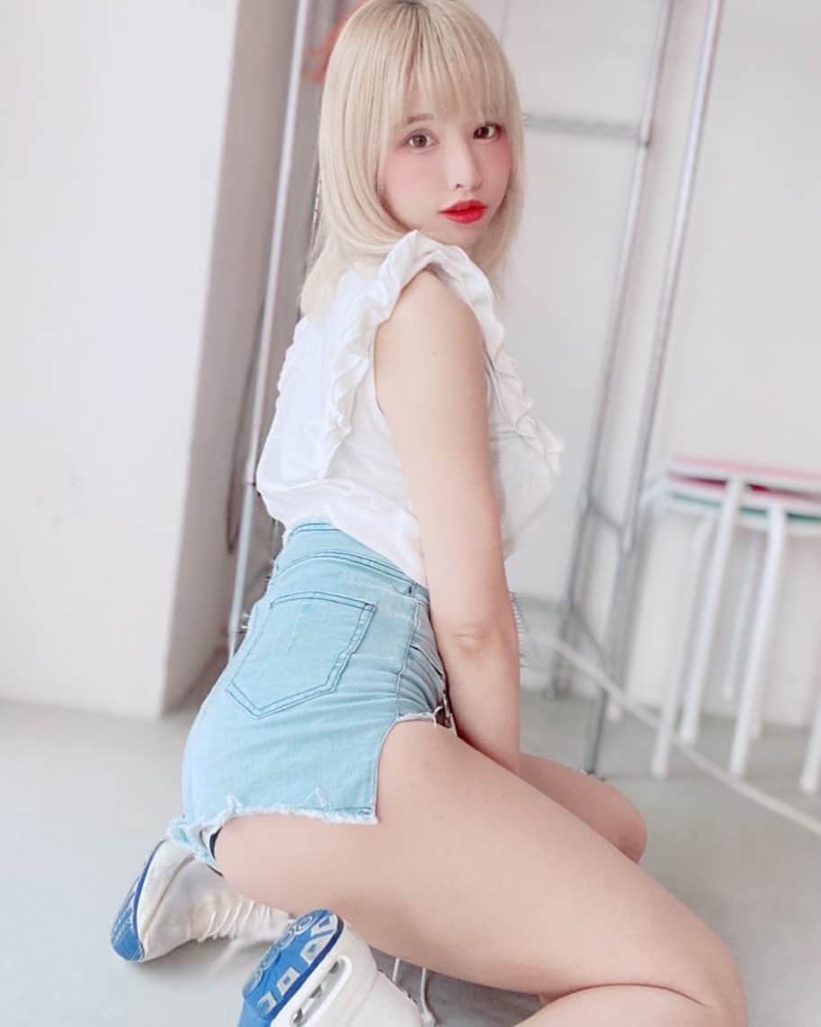 ゆかにゅんさんのインスタグラム写真 - (ゆかにゅんInstagram)「#Japanesekawaii #派手髪 #アイドル #Japaneseidol #leg #garterbelt #自撮り女子 #bronde #japanesemodel #hotpants #くびれ #legfetish  #tokyo #instagood #tokyofashion #ホットパンツ #model #gallery #コスプレ #コスプレイヤー #cosplay #cosplayers #脚 #脚フェチ #brondehair  #japan_of_insta #Japanesegirl #followme」7月2日 16時26分 - yuka_neko_nyun