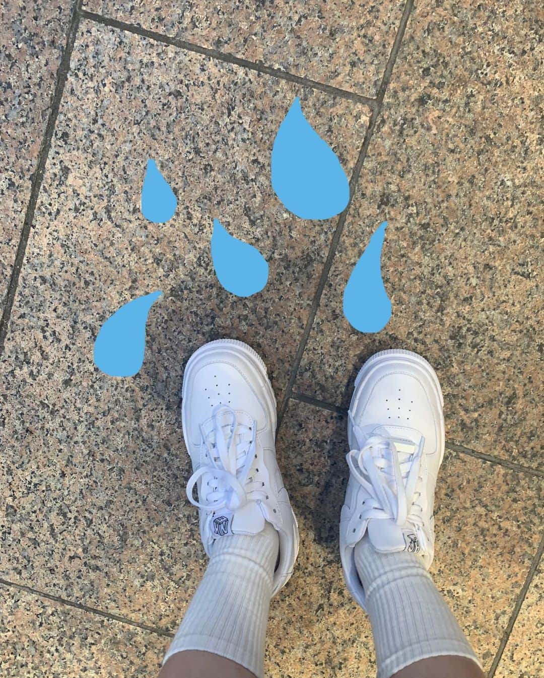 畑芽育さんのインスタグラム写真 - (畑芽育Instagram)「新入り👟👟 ㅤㅤㅤㅤㅤㅤㅤㅤㅤㅤㅤㅤㅤㅤㅤ 七月ですね〜雨が続きますね〜💧 私はというと、いくつか作品が進行中だったり ほんとにちっさな変化があったり😂  今月お知らせできるかなぁ少し待っててね 体調に気をつけてお過ごしくださいナ」7月2日 17時57分 - mei_hata_official