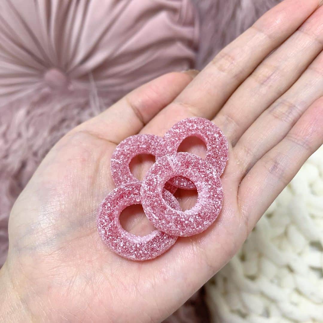 吉川ちかさんのインスタグラム写真 - (吉川ちかInstagram)「カンデミーナ梅味 最強においしくてやばい！ 久しぶりにヒット🤣💓 . 梅味すきだからたまらん しっかりとした梅風味だし やっぱりカンデミーナの 食感は半端ない👋💕笑 . #カンデミーナ#カンデミーナグミ #カンデミーナ梅#美味しかった#グミ#グミ好き#グミ好きな人と繋がりたい #梅味」7月2日 18時20分 - yoshikawachika_1116