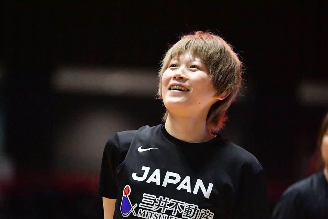 高田真希さんのインスタグラム写真 - (高田真希Instagram)「東京オリンピック日本代表に選出していただき大変光栄に思っています。 ⁡ また、身が引き締まる思いでもあります。 ⁡ 金メダル獲得を目標に試合までの期間1日1日を無駄にする事なく最高の舞台で最高のパフォーマンスが発揮できるよう良い準備をしていきます。 ⁡ 2度目のオリンピックになりますがどんな時でも感謝の気持ちを忘れずにプレーしていきバスケットボールの魅力を日本の皆さんに感じとってもらえるようなプレーをしていきます。  #akatsukifive」7月2日 18時16分 - maki_takada