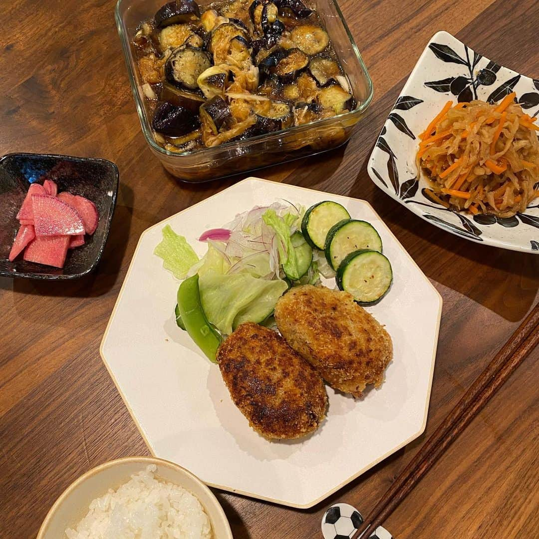 潮田玲子さんのインスタグラム写真 - (潮田玲子Instagram)「玲子飯。 肉じゃがが人気なさすぎた笑😅 余りまくったので今夜はリメイクして子供達の大好物コロッケへ〜✌️😊 中身は同じなのにねー😐💦 冷蔵庫のお掃除メニュー。  #玲子飯 #肉じゃが #リメイク #コロッケへ #途端に取り合い🤣 #冷蔵庫のお掃除メニュー #もう空っぽ」7月2日 18時31分 - reikoshiota_official