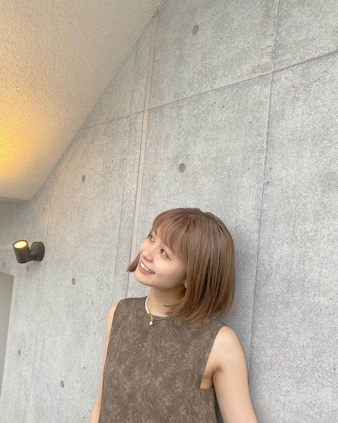 足立佳奈のインスタグラム：「少し髪色落ち着いたよん♡  #ちょっと分かりずらいけど #ハイライトじゃなくて #ローライトいれてもらったの #はじめて〜♪♪ #今日の足立 #あだちふく」