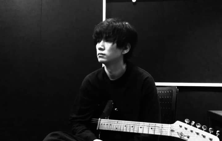 黒木健志のインスタグラム：「BTS / Butter  間奏をギターで弾いてみた  #BTS #butter #rsguitarworks  #guitarcover」