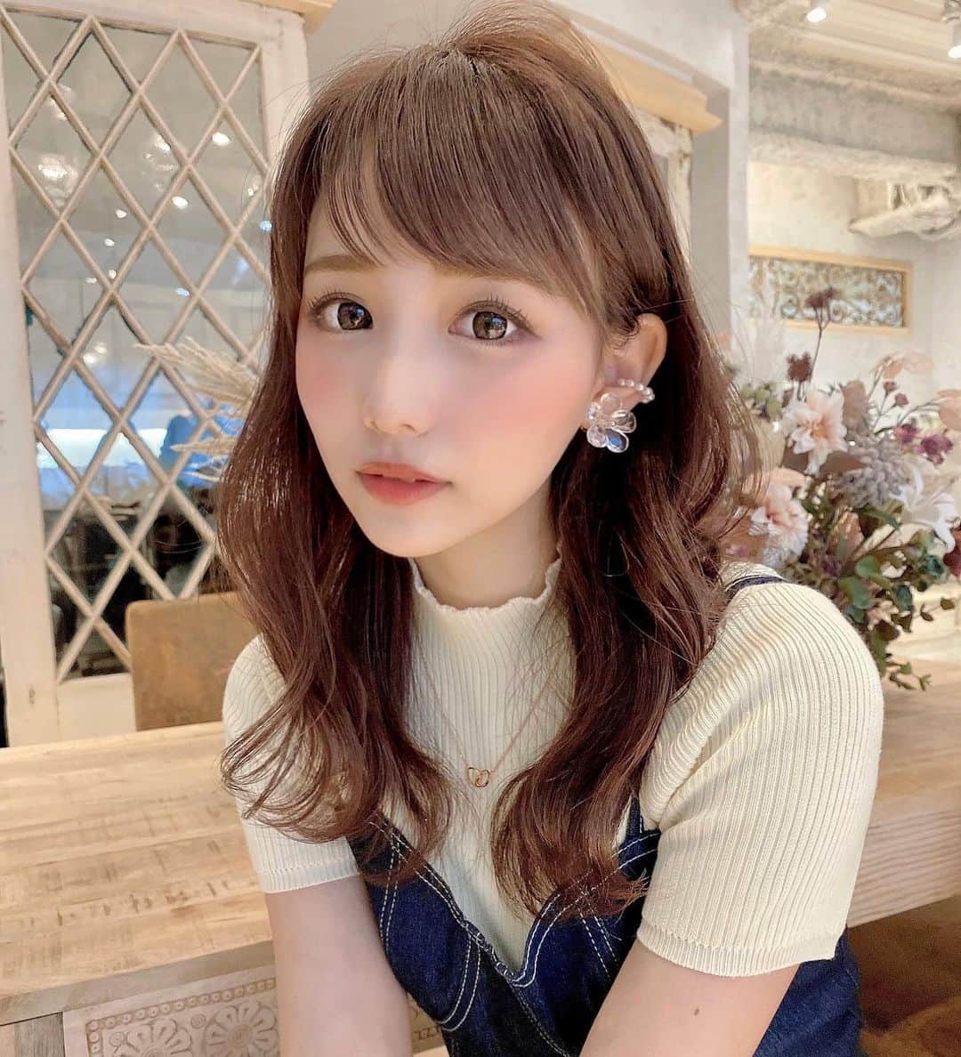 のインスタグラム：「⋆ @ikko_hair いつもありがとう〜！ カットトリートメントしてもらった✌︎  @lond_alexia おめでとです😚 金山駅すぐ、店内オシャンすぎて ずっと写真撮ってた😂❤︎ 通いまーす！笑  ootd𓈒𓏸 tops〻 @sustaina.mall  bustier one-piece〻 @made_of_silk__official  necklace〻 @danielwellington   #ootd #fashion #instafood #instagram  #hairstyle #outfit #code #instafashion  #ファッション #撮影 #ヘアスタイル #ヘア  #コーディネート #コーデ #今日の服」