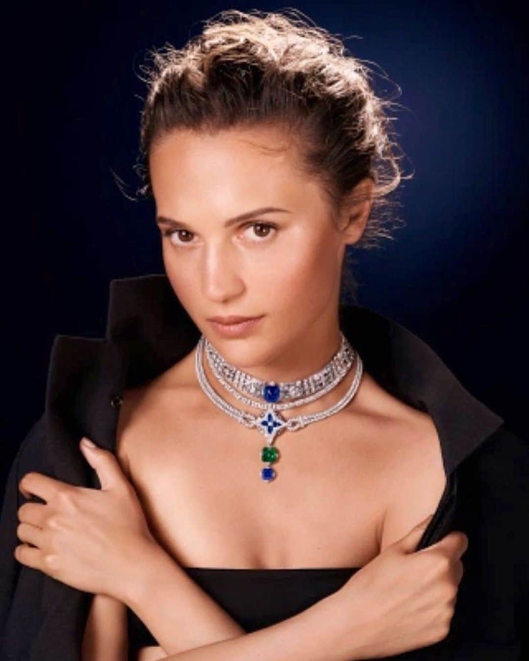 アリシア・ヴィキャンデルのインスタグラム：「Alicia fronting Louis Vuitton High Jewelry campaign.」