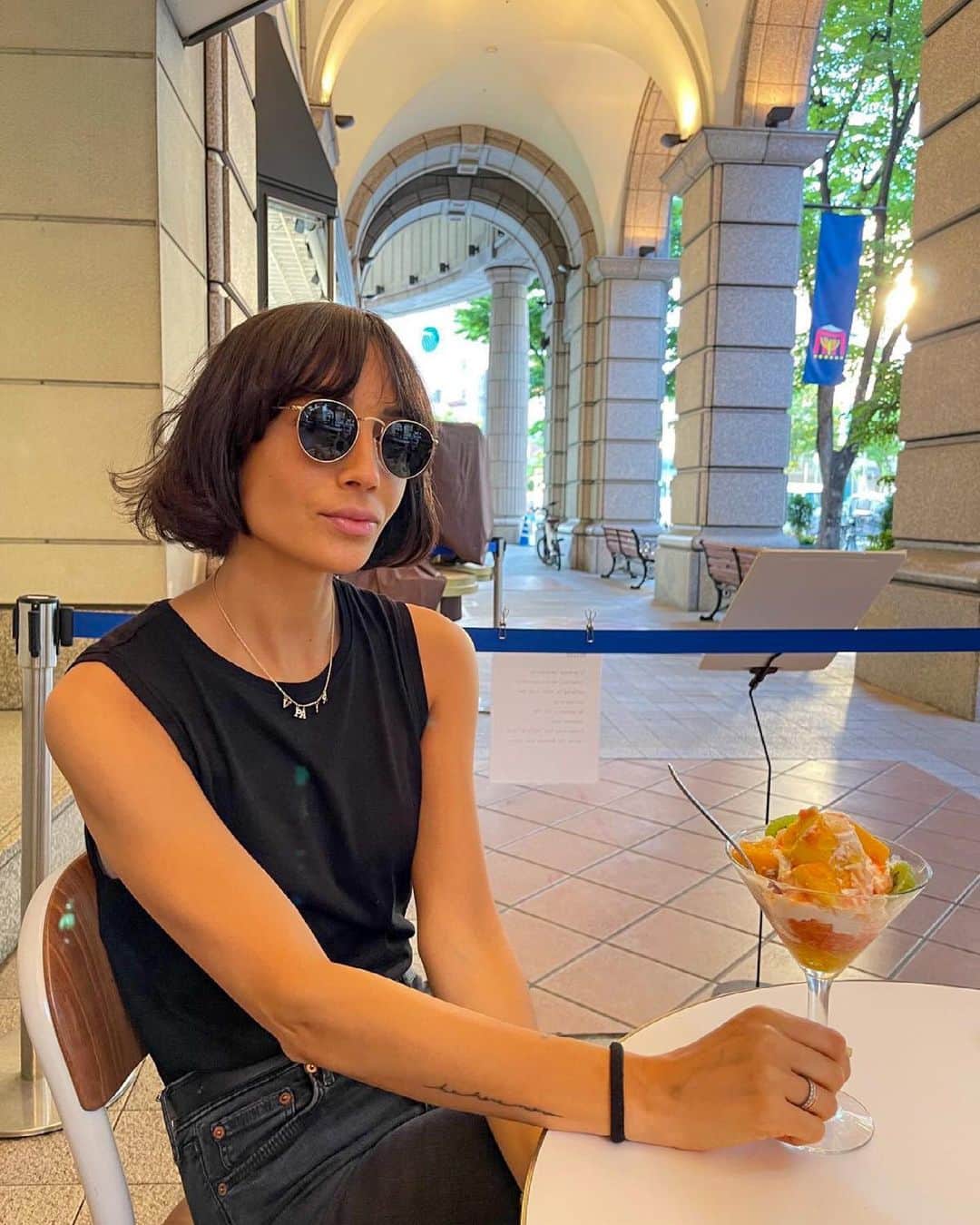 アンナ・オルティス（イニエスタの妻）のインスタグラム：「Mood de viernes 🍨 Feliz finde! 😉  金曜日の雰囲気 🍨 良い週末を! 😉  📷 by @andresiniesta8」