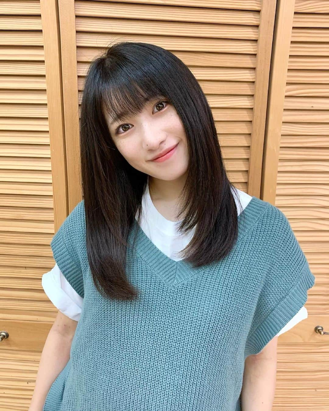 加藤一華さんのインスタグラム写真 - (加藤一華Instagram)「. 梅雨なので思い切って 縮毛矯正しました！！！💇‍♀️  高校生ぶり…？？？ 薬剤かなり進化してる気がする！ 自然なストレートになった🥳✨  毛量多くてもっさもさな髪も 少しは落ち着くといいな〜☂️  #haircut #美容室 #縮毛矯正  #美髪エステ #VIRGO #髪質改善トリートメント」7月2日 21時13分 - ichika_kato