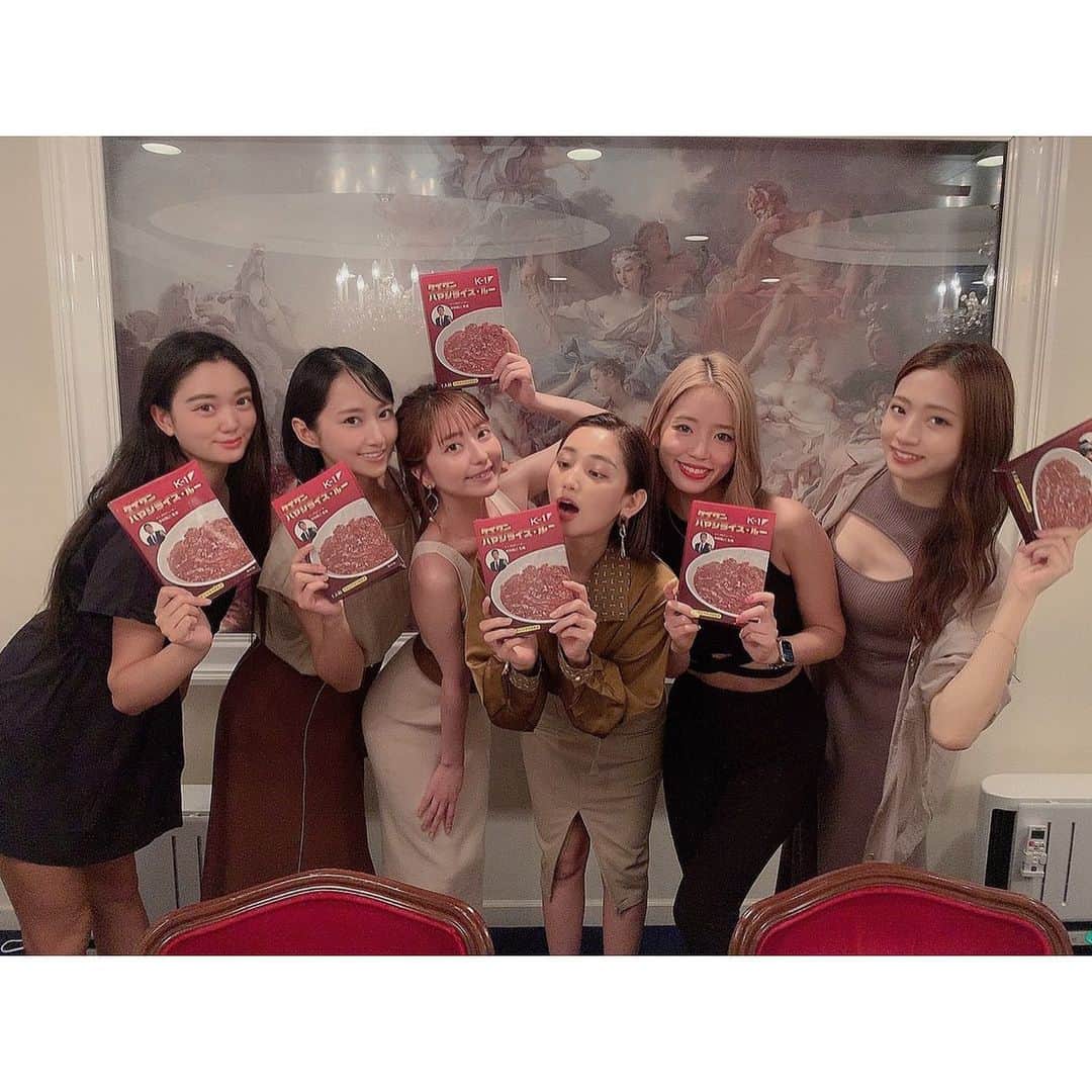堀尾実咲のインスタグラム：「@k1wgp_pr ガールズ😍❤️  みんな個性強くて 楽しくて可愛くて 改めてすき🤍💙  ハヤシライス・ルー頂きました❤️ 食べるの楽しみ‼︎ ハヤシライスすき😍  #k1 #k1girls #k1girls2021 #k1ガールズ #k1ガールズ2021 #ラウンドガール」
