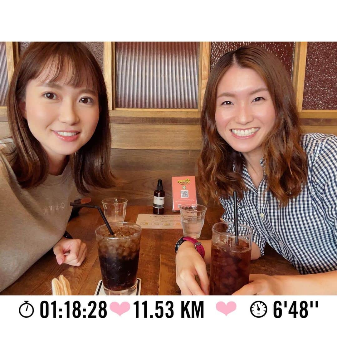 長谷川朋加のインスタグラム：「♡  ✎५⋆*{ シャワーラン🏃‍♀️ } ୨୧-------------------------------- ୨୧  おはようございます☀🌈 久しぶりにずぶ濡れでした😳  雨でも走るのかどうかは 定期的に聞かれる質問の一つ！ 嵐☂️では勿論走らないけど、 それ以外なら走りたければ走る😊 天候関係なく走りたくない時は走らない🙆‍♀️  🤳東北でお仕事をした時に あこぴと会えた幸せな時間🍔ふふふ 『ネジ外れてる』って言われた。 はて？はて？はて？笑  少しだけど会えて良かったーっ！ 元気の源はいつだって『人』  週末も楽しくハッピーに🏃‍♀️💓💓  ୨୧ -------------------------------- ୨୧ #やりたい事は全部やる #全力前向き前のめり #走るの大好き」