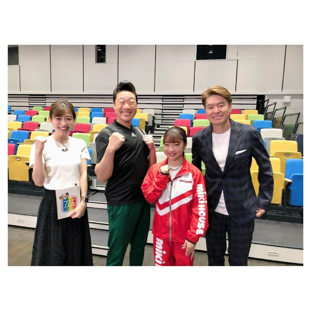 平山雅のインスタグラム：「何度もアス友に登場してくれている体操の寺本明日香選手🥰東京オリンピック代表選考が終わった直後の気持ちを、あすのアス友では語ってくれています。 「後悔のない毎日を生きる」「楽な方を選びたくない」…寺本選手の言葉って、何でこうも心に響くんだろう🥺。 こんな風に強くしなやかに生きたい、そう思わせてくれる方です。 そしていつも可愛くておしゃれ〜💋そんなところも好きです😘  #寺本明日香 選手 #体操競技  #ミキハウス #アス友 #ヒロミ #みやぞん #あらぽん #あすも見てね #平山雅」