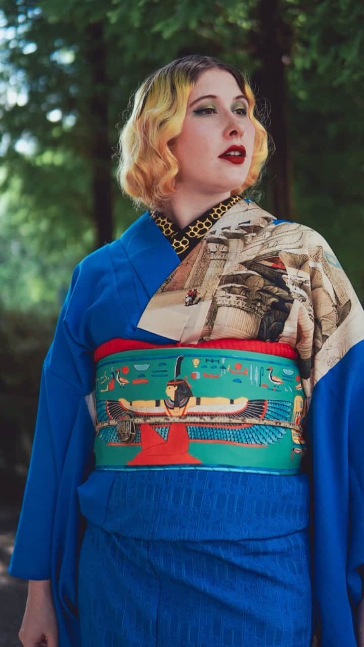 Anji SALZのインスタグラム：「One year ago, when I was in my 5th month of pregnancy I took this - just the usual Japanese kimono dressing progress with a tiny bump 😂  - This is a Summer kimono made of lightweight moist wicking fabric - Kimono and Obi designs by yours truly @salzkimono ❤️  Music: In My Room Musician: LoveFine Site: https://icons8.com/music/」